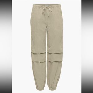 Aritzia TNA deploy parachute pants - S - humus beige